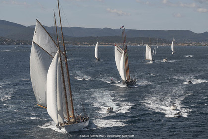 28 09 2022? Saint-Tropez,(FRA,83), Les Voiles de Saint-Tropez 2022 Régate N° 2 poup les modernes, navigation libre pour les grandes goélettes