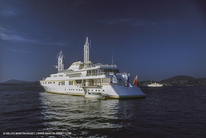 Powerboating, super Yachts