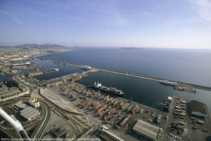 France, Provence, Marseille, Port de commerce, opérations portuaires, métiers de la mer