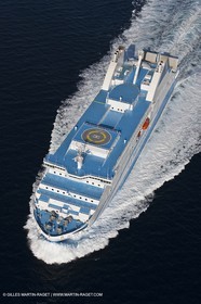 14 01 2012 - Marseille (FRA,13) - Compagnie La Méridionale - le Piana devant Marseille et les Calanques