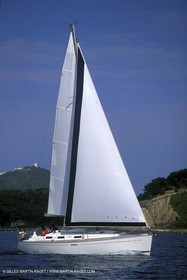 Crusing monohull sailing