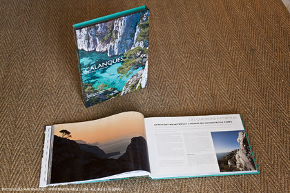 09 11 2010 - Marseille (FRA,13) - Photos du livre Calanques, si proches, si lointaines, Ed. Cres, Texte Juliette Lembot, Photos Gilles Martin-Raget