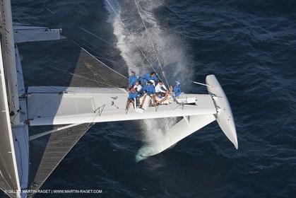Samedi 5 septembre 2009 - Hyères (FRA, 83) - L'Hydroptère bat le record du monde de vitesse avec un run à 51,36 knts (sous réserve de ratification par le WSSRC)