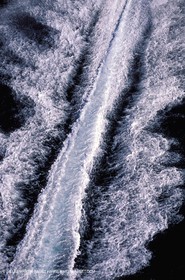 Bateau à Moteur en Route