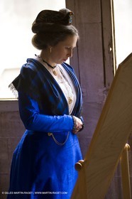 04 03 2007 - Arles - Queen of Arles and her assistants - winter costume trials