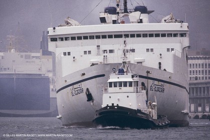 Monde maritime, opérations porturaires, ports, manoeuvres, marine world, harbour operations, maritime shipping,