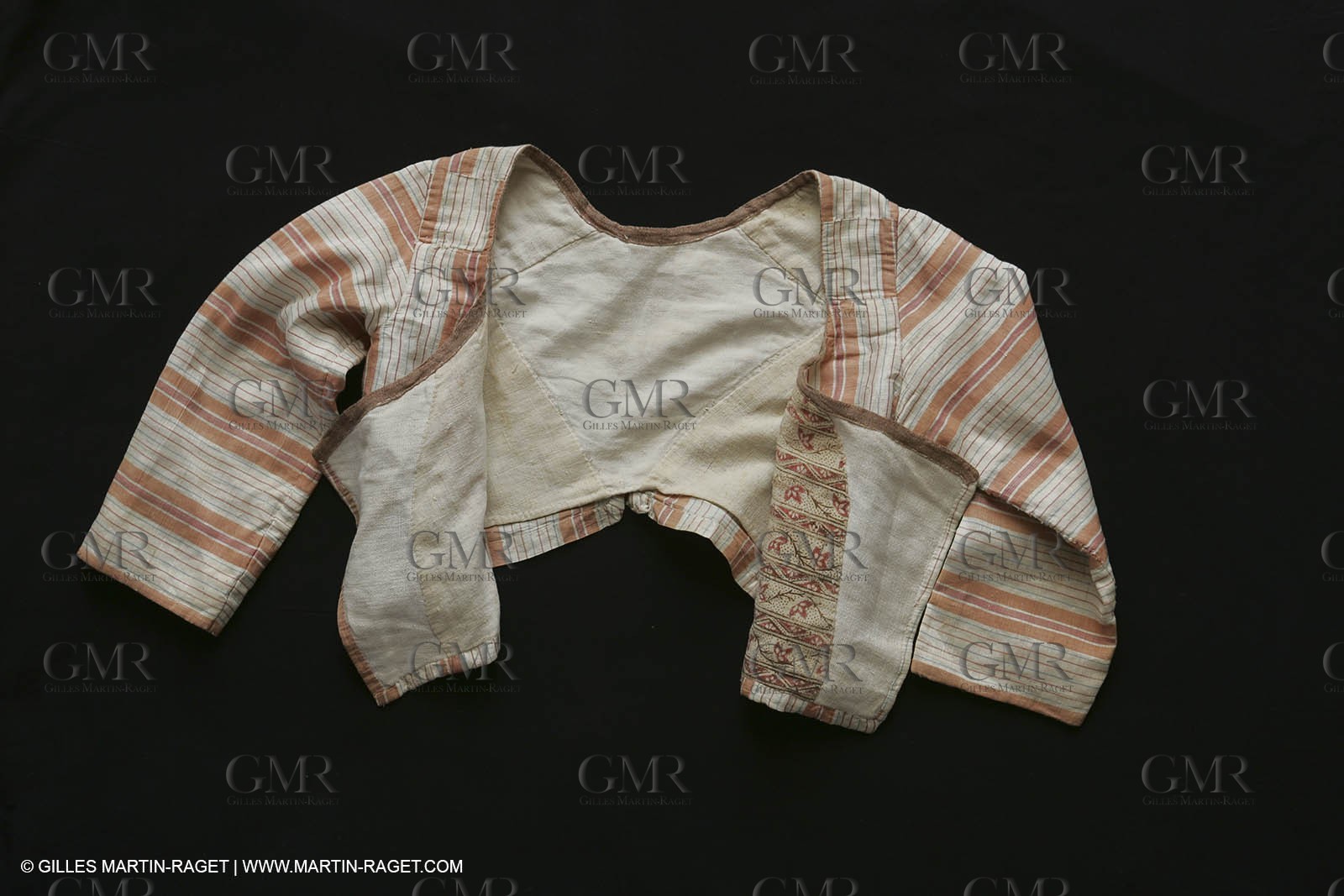 May 2004 - La Tour d'Aigues (FRA, 84) - Old costumes for women of the South exhibition