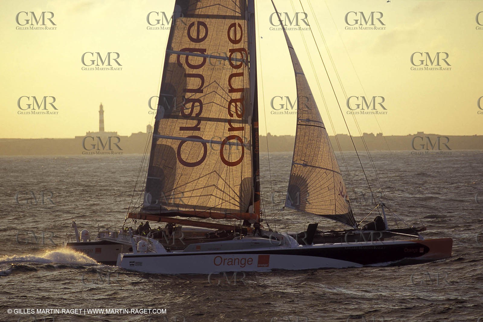 Orange II-2004 Jules Verne Trophy-Ouessant-2nd line crossing