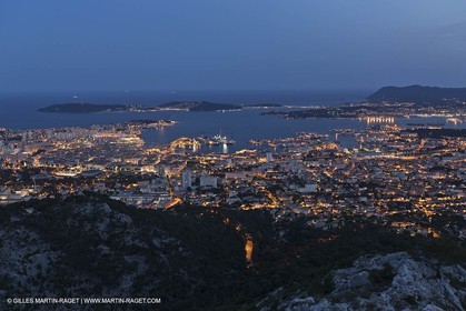 07 06 2012-Toulon (FRA,83) - la rade de Toulon vue depuis le sommet du Mont Faron