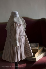 31 10 2013 - Ansouis (FRA,84) - Chateau d'Ansouis - Costumes de l'exposition Habits d'hommes