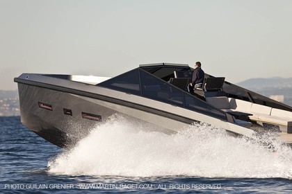 11 11 2009 - Saint Jean Cap Ferrat (FRA,06) Wally Yachts - Wallypower 55