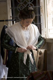 04 03 2007 - Arles - Queen of Arles and her assistants - winter costume trials