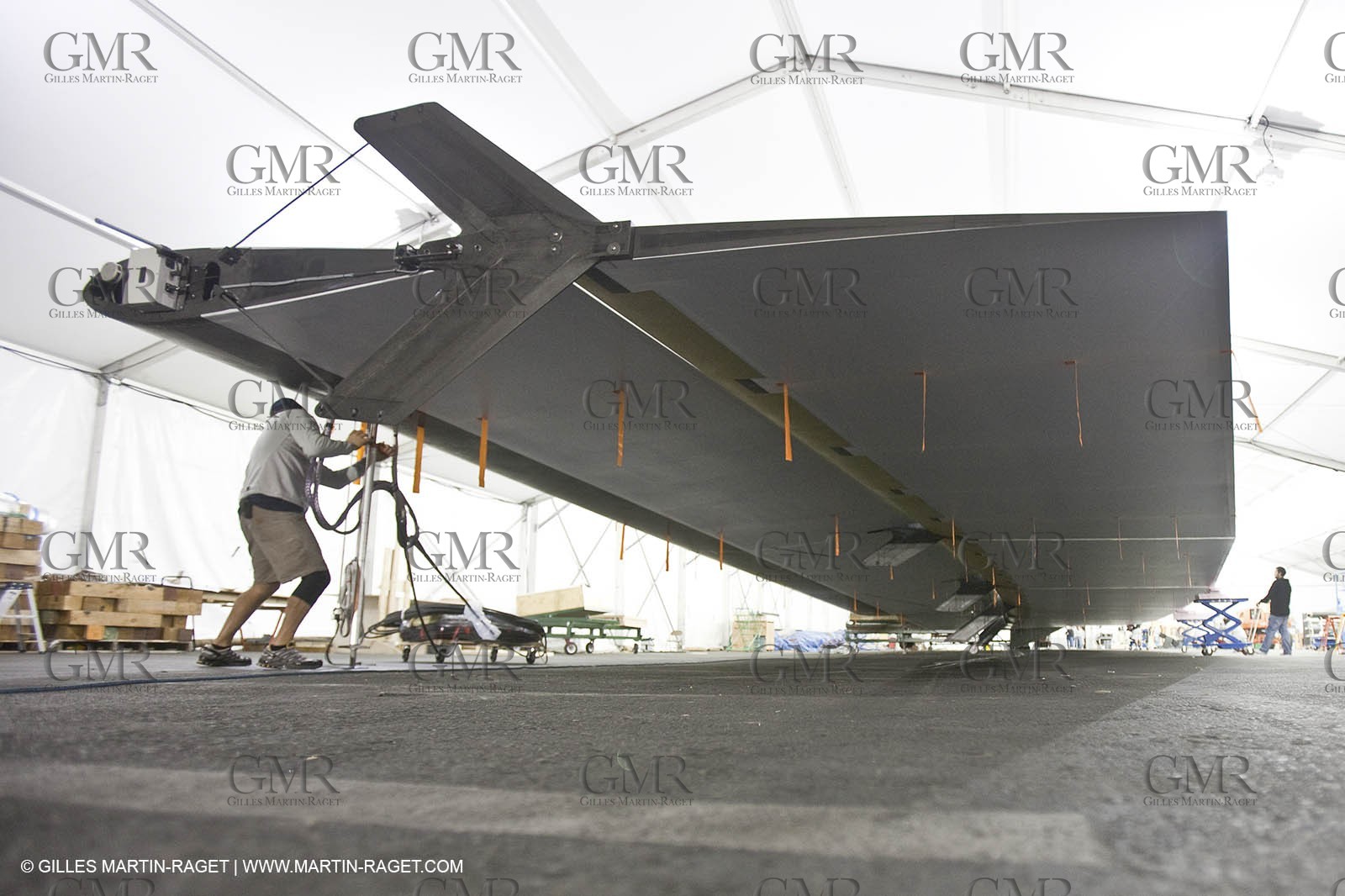 10 11 2009 - San Diego (USA, CA) - 33rd America's Cup - BMW ORACLE Racing - Wing testing , Day 1