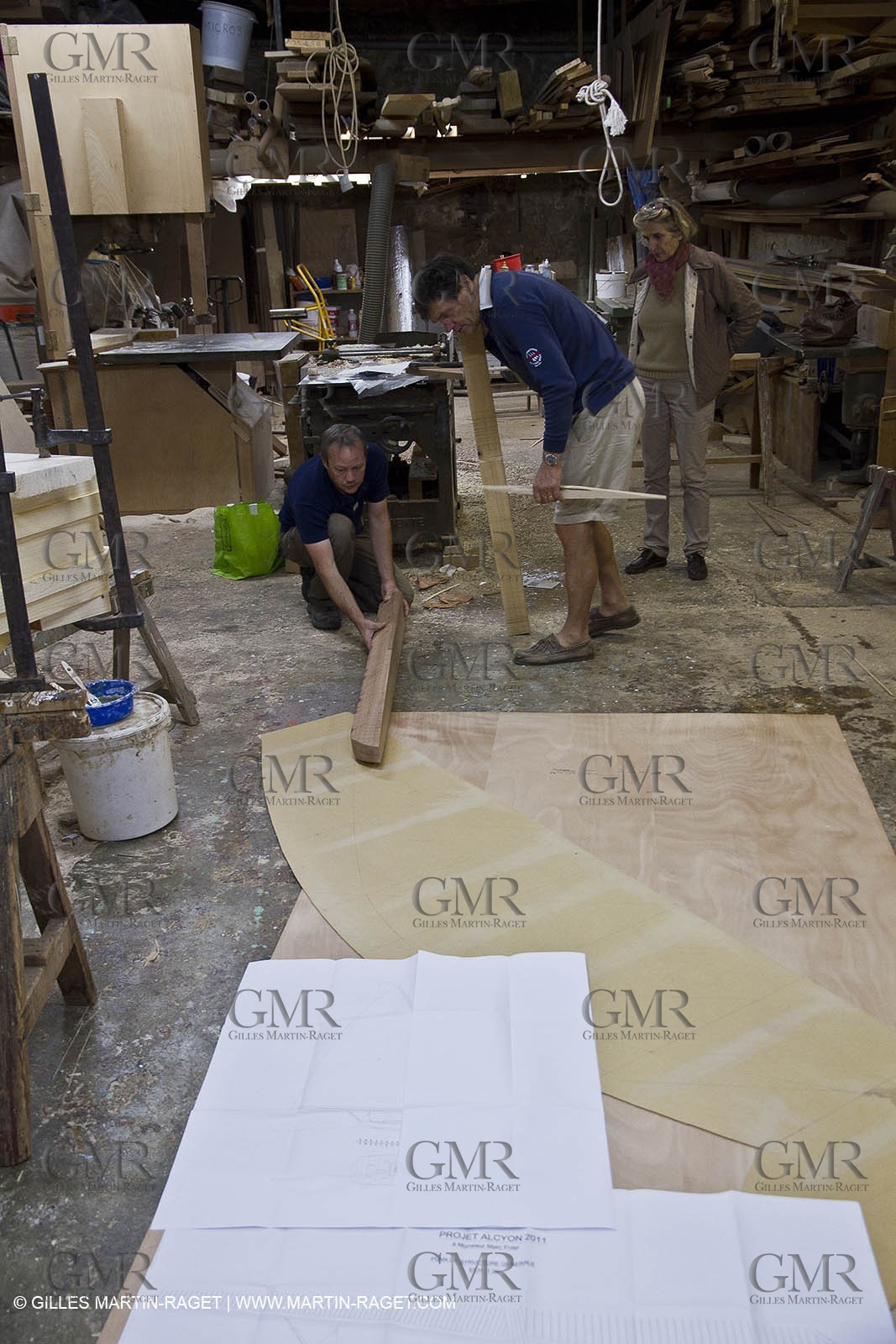 5 11 2011 - Marseille (FRA,13) - Alcyon - construction - Marc and edith Frilet meet Daniel Scotto in his workshop