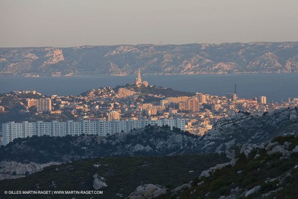 30 04 2009 - Marseille (FRA, 13) - Les Calanques - Marseille vue du sommet du mont Puget