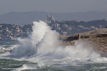 14 03 13 - Marseille (FRA) - Tempête de Mistral