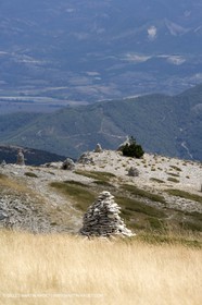 19 08 07 - Haute Provence, Paysages vus depuis le sommet de la montagne de Lure (FRA, 04)