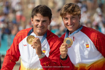 02 08 2024, Marseille (FRA), Paris 2024 Olympic Games, Sailing, Race Day 5, Medal ceremony for 49er FX and 49er