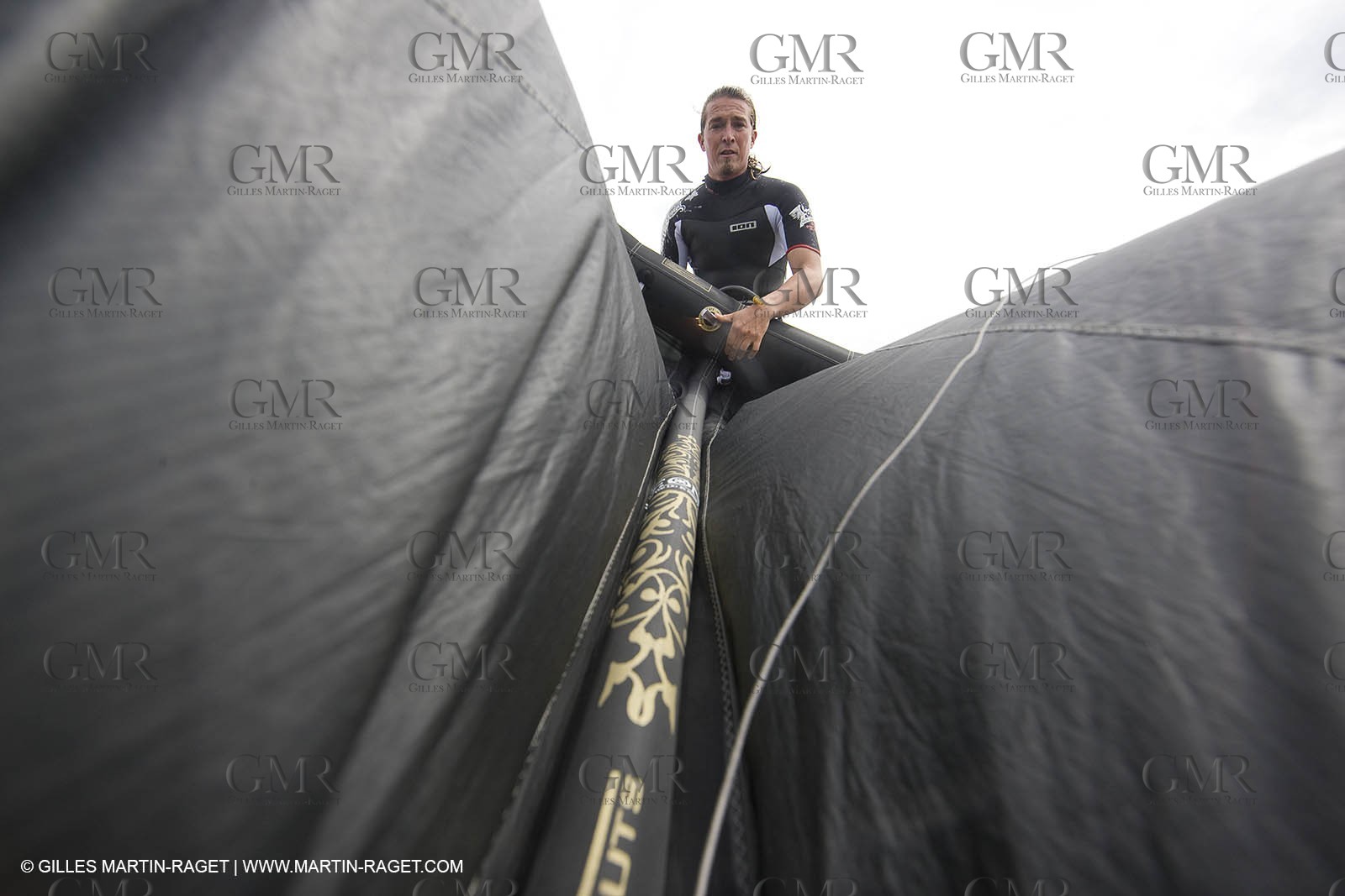 08 05 2008 - Port Saint Louis du Rhône (FRA, 13) - kite surfer Alexandre Caizergues training