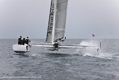09 10 2010 - Morges (SUI) - L'Hydroptère.CH - 1st sail