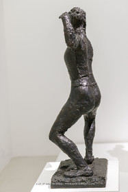 02 05 2023, Paris (FRA), oeuvre de Germaine Richier, Exposition Centre Pompidou 2023, L'escrimeuse avec masque (1945, bronze patiné foncé, Numéroté 6 6, fondeur : Godard, Paris, 105 x 70 x 33 cm, Musée Fabre Montpellier, achat de la communauté d'aglomération de Montpellier, 2006