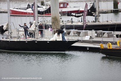 19 05 2010- Lorient- (FRA,56)  - les cinq Pen Duick et l'Hydroptère devant la Cité de la Voile Eric Tabarly