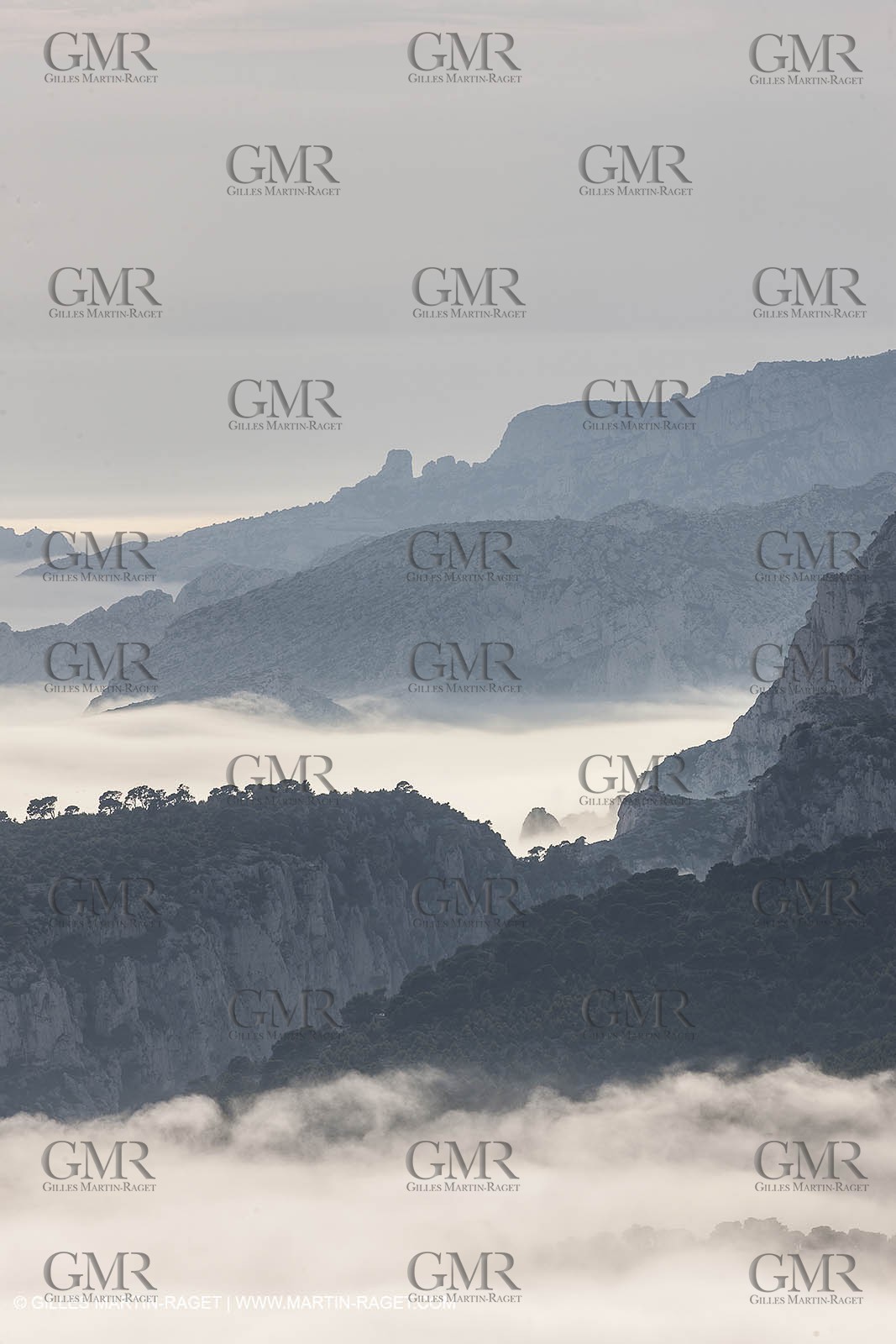 18 07 2012 -Marseille (FRA ) - The Calanques - Unusual foggy conditions
