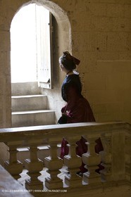 04 03 2007 - Arles - Queen of Arles and her assistants - winter costume trials