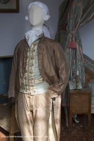 31 10 2013 - Ansouis (FRA,84) - Ansouis castle - Costumes of the exhibit Men costumes