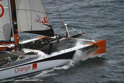 Orange II - Trophée Jules Verne 2004 - Ouessant - 2ème passage de ligne