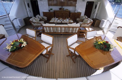 MotorYacht - Inside - Decks