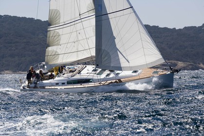 Crusing monohull sailing