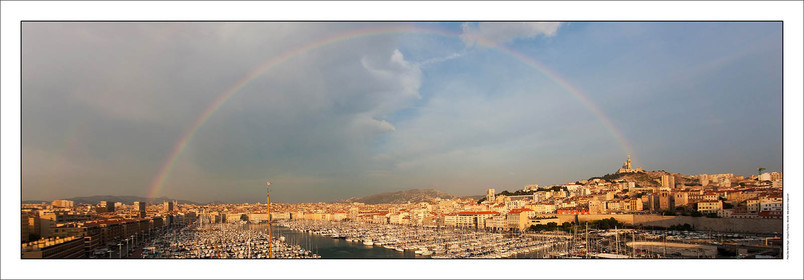 Produit : Tirage photo réalisé par nos soins sur imprimante jet d'encre professionnelle Epson à partir de 8 encres ultrachrome inaltérables (label Digigraphie).Formats au choix :. 20 x 60 cm. 33 x 95 cm- 52 x 150 cmChoix des papiers :. Papier standard brillant 250 gr., filet noir, marge blanche, tirage non signé. Papier haut de gamme satiné 290 gr. filet noir, marge blanche, tirage vérifié et signé par l'auteur.. Autres supports (canvas, acrylique, dibond) sur demandeConditionnement : tube cylindrique renforcé.Options pour l'expédition : . colissimo + dépôt boîte aux lettres (France uniquement). Colissimo avec signature à réception. Transporteur express (2 jours ouvrés) avec signature à réceptionCliquez sur caddie pour sélectionner votre formule et démarrer la procédure de commande en ligne