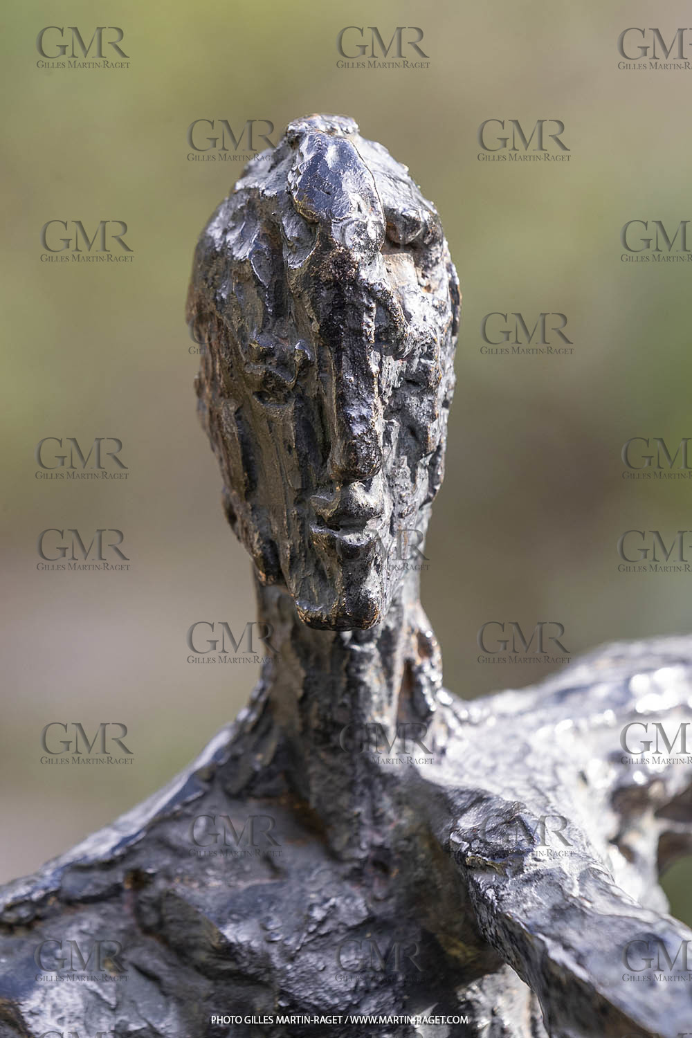 19 02 2020, St Rémy de Provence (FRA,13), Oeuvre de Germaine Richier, Le Sablier III 1953, Bronze patiné foncé, Epreuve d'exposition, 68,5 x 31 x 28 cm, collection particulière