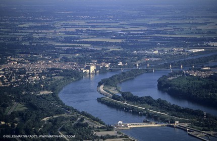 Le Rhône, Barrages de Vallabrègues et Tarascon