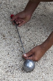 04 09 2010 - Saint Rémy de Provence (FRA,13) -Une pPartie de pétanque