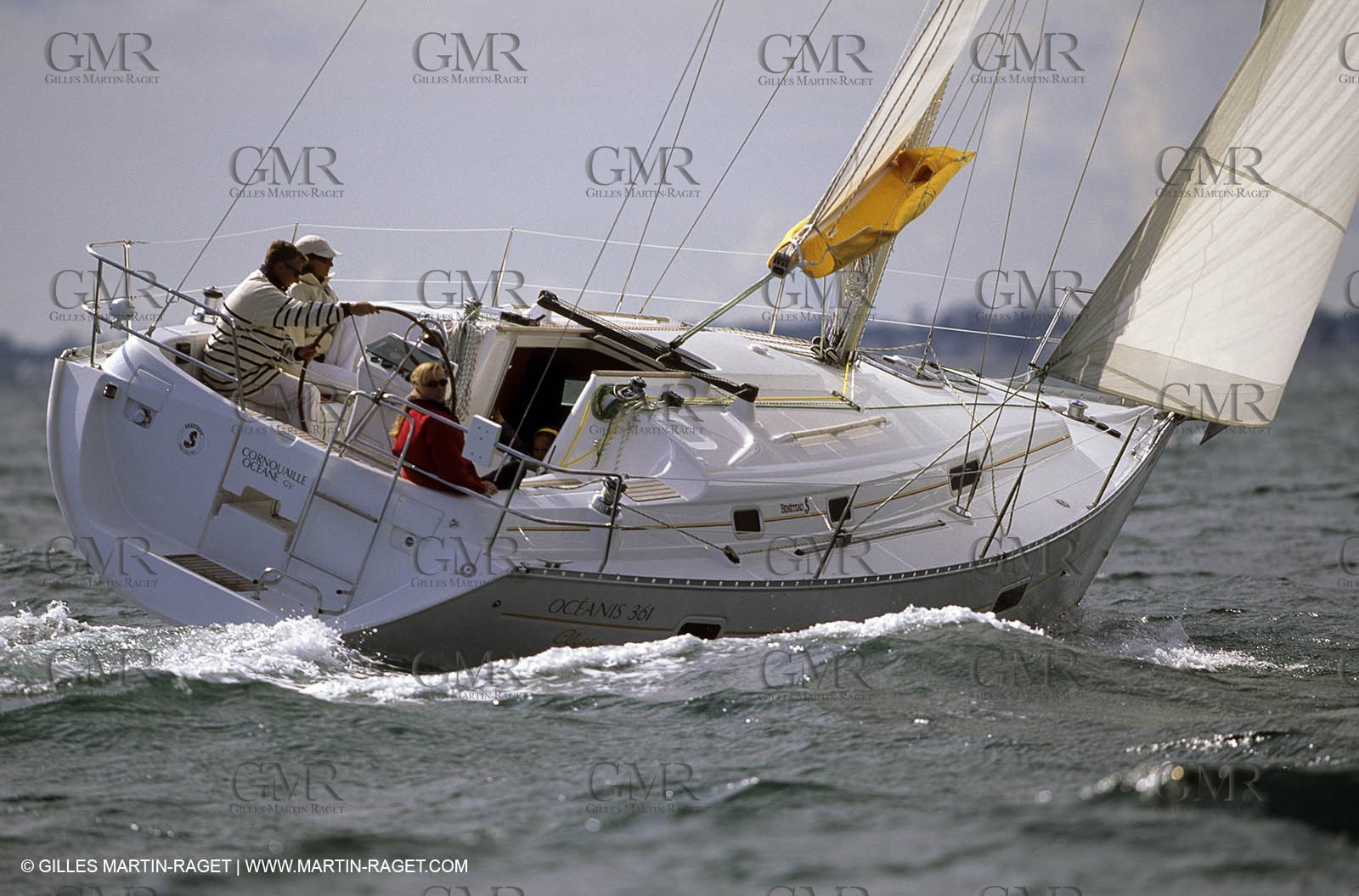 Crusing monohull sailing