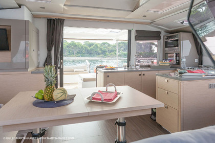 12 09 2016, Cannes (FRA,06), Chantier Fountaine-Pajot, Helia 44