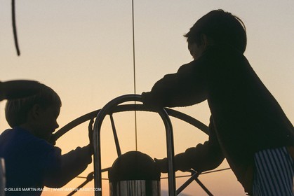 Voile, croisière, personnages, enfants