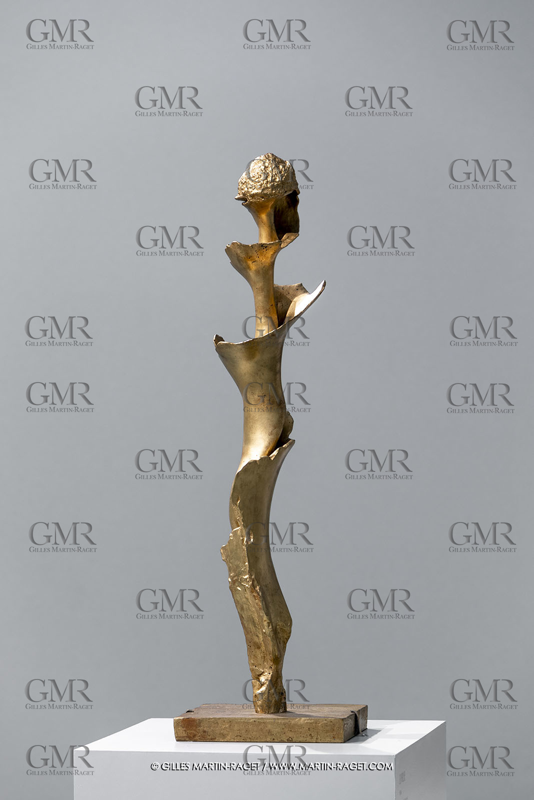 30 10 2023, Montpellier (FRA), oeuvre de Germaine Richier, Exposition Centre Pompidou - Musée Fabre 2023,  La Vrille 1956, Bronze naturel nettoyé, Numéroté 7 8, Fondeur : L.Thinot, Paris, 111 x 32,3 x 26,8 cm, Collection particulière