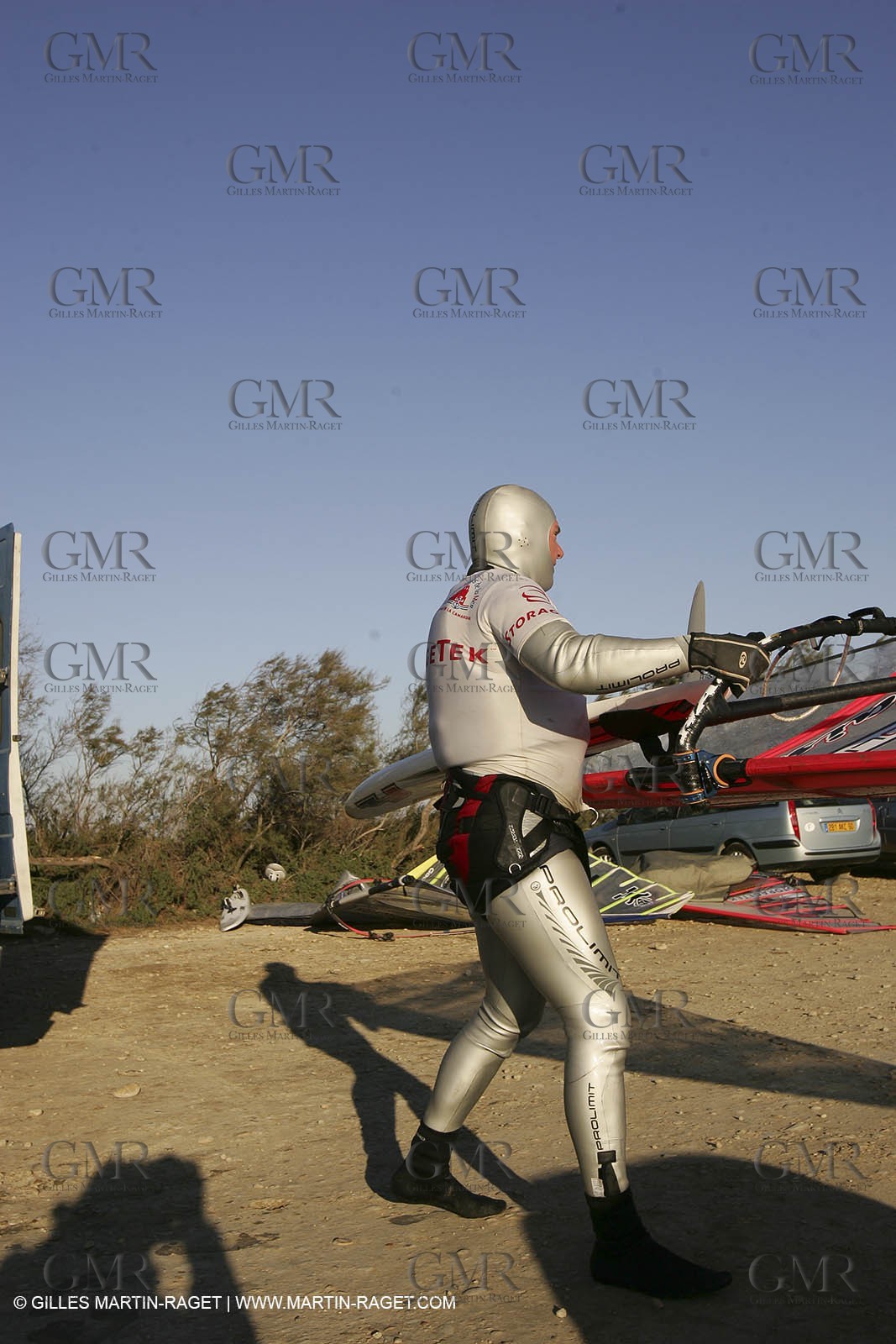13 11 2004 - Les Saintes Maries de la mer (France) - Irish sailboarder Finian Maynard beat the overall sailing speed record with a run at 46,82 knts.
