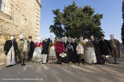 31 10 2013 - Ansouis (FRA,84) - Chateau d'Ansouis - Costumes de l'exposition Habits d'hommes
