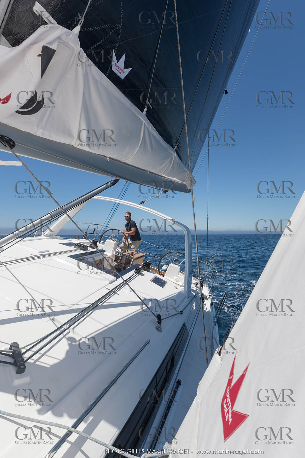 04 07 3017; Les EMbiez (FRA; 83) - Chantier Beneteau; Oceanis 41.1