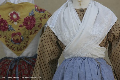 May 2004 - La Tour d'Aigues (FRA, 84) - Old costumes for women of the South exhibition