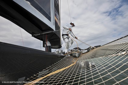 08 02 2010 - Valencia (ESP) - 33rd America's Cup - BMW ORACLE Racing - Day off 1 - Getting the yacht ready