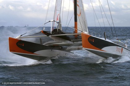 Orange II-2004 Jules Verne Trophy-Ouessant-2nd line crossing