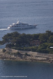 28 07 2007 - St Jean Cap Ferrat - SuperYachts - Motor Yachts - Hampshire