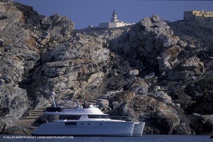 Motor boat mooring