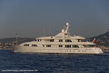 28 07 2007 - St Jean Cap Ferrat - SuperYachts - Motor Yachts - Hampshire