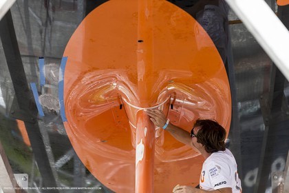 08 11 2014, Capetown (ZAF), Volvo Ocean Race 2014-15, Team Alvimedica, Nursing the boat